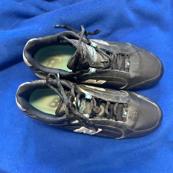 New Balance Women's Softball Cleats - Size 9 | Excellent Condition | $20 - Picture 3 of 5